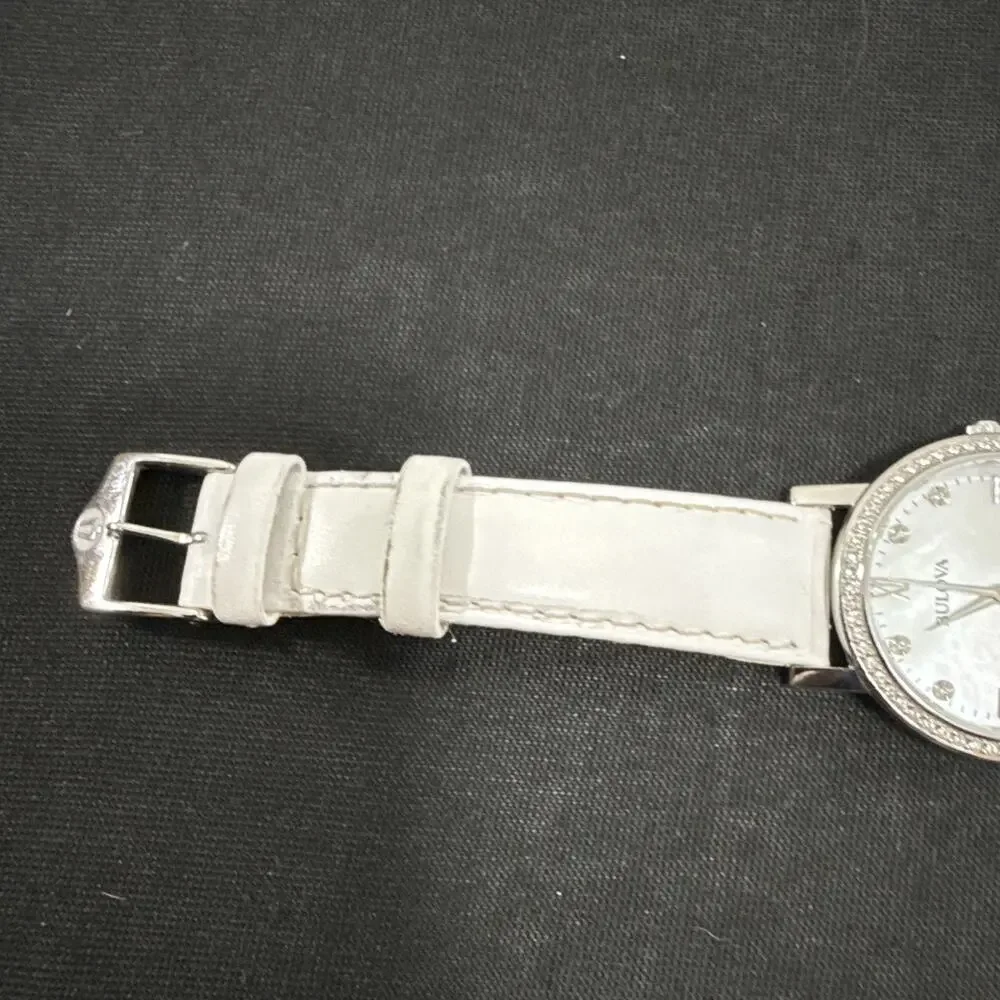 Women’s Bulova 96L245 Wristwatch New Battery 32mm Case Mother Of Pearl Dial (Z3)